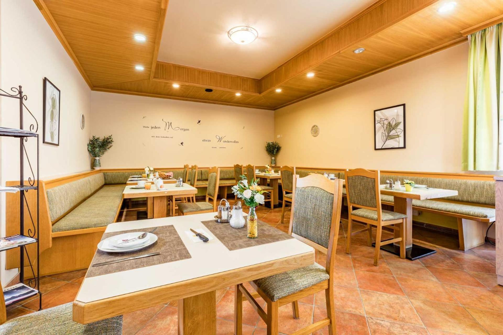 ווינר נוישטאדט Hotel Garni Steinfeld מראה חיצוני תמונה