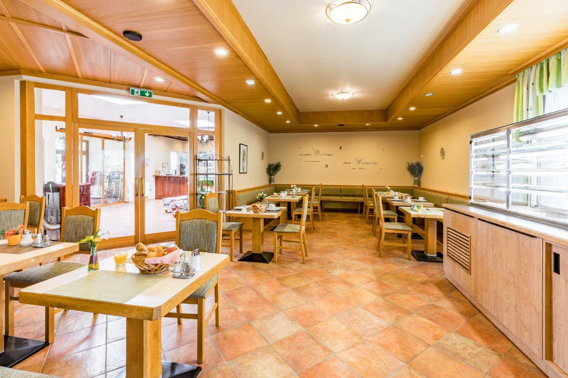 ווינר נוישטאדט Hotel Garni Steinfeld מראה חיצוני תמונה