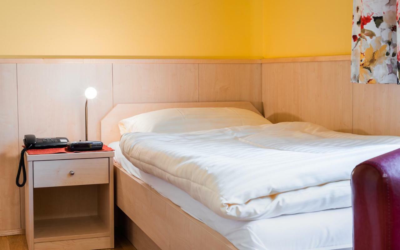 ווינר נוישטאדט Hotel Garni Steinfeld מראה חיצוני תמונה