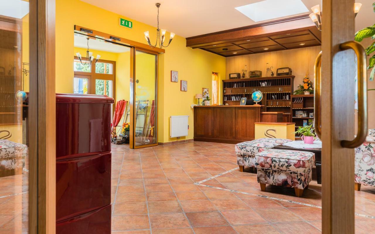 ווינר נוישטאדט Hotel Garni Steinfeld מראה חיצוני תמונה