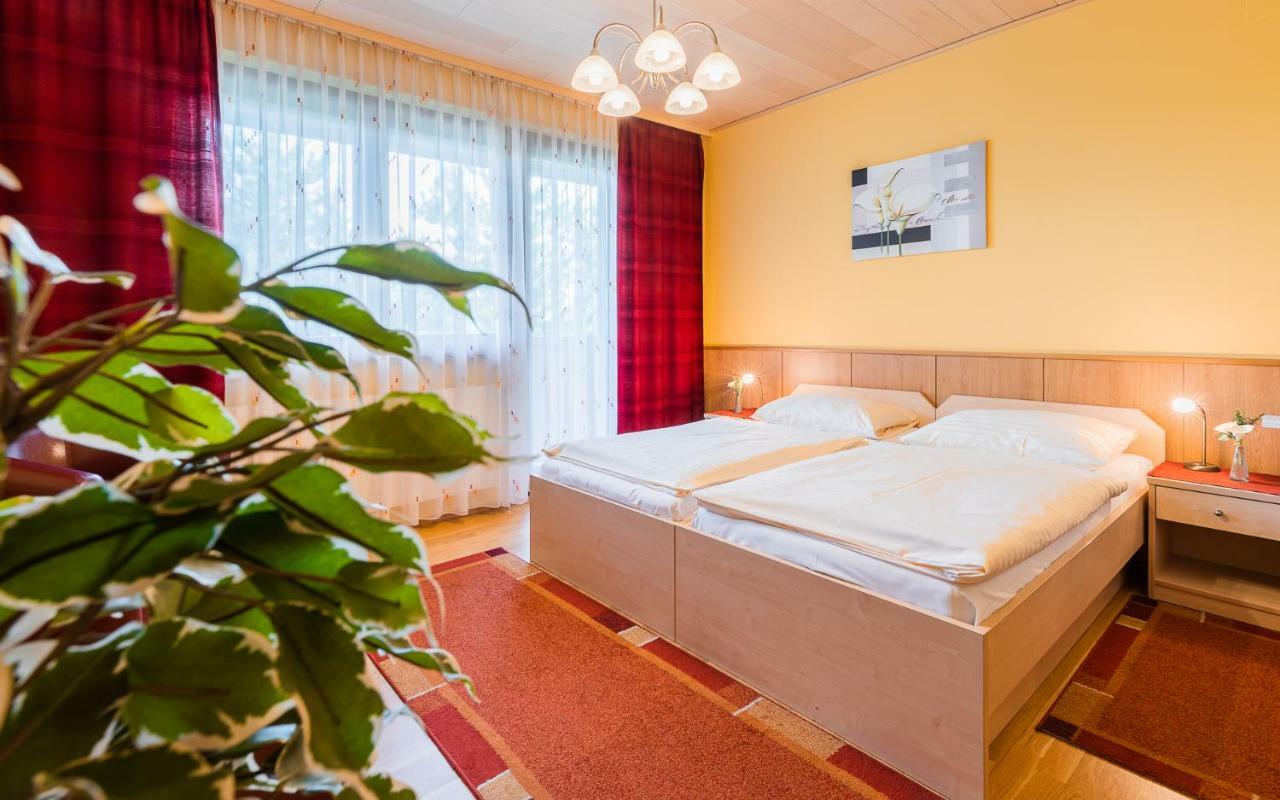 ווינר נוישטאדט Hotel Garni Steinfeld מראה חיצוני תמונה