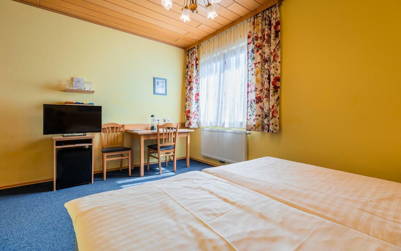 ווינר נוישטאדט Hotel Garni Steinfeld מראה חיצוני תמונה