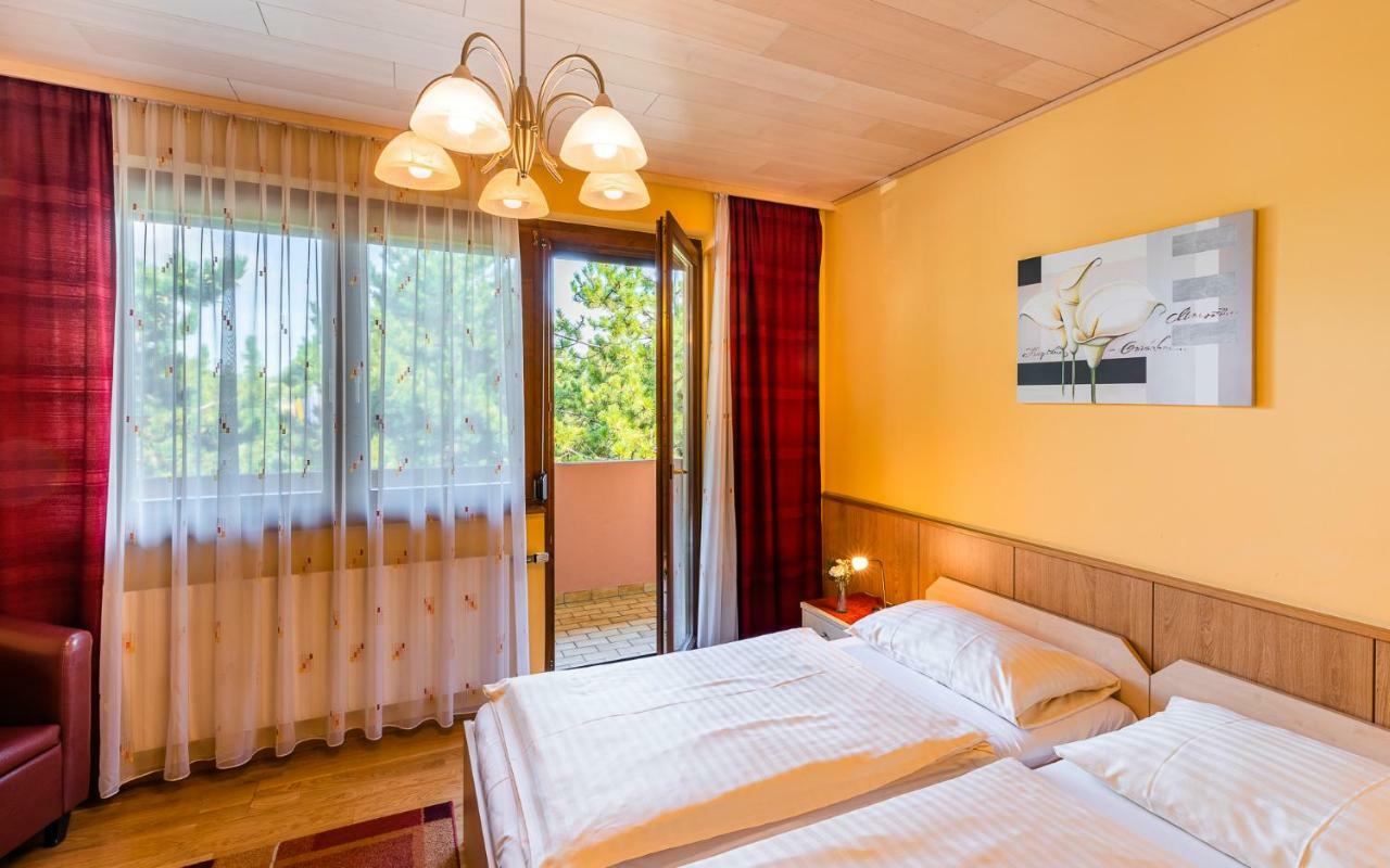 ווינר נוישטאדט Hotel Garni Steinfeld מראה חיצוני תמונה